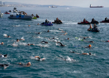 «Κολυμπάμε με τους ΟΥΚ για τους Μικρούς μας Ήρωες» (video)