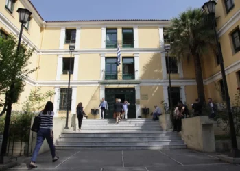 Συναγερμός στα δικαστήρια Ευελπίδων μετά από απειλή για βόμβα