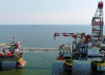 Κασπία Θάλασσα: Ουκρανικά drones πλήττουν ρωσική εξέδρα της Lukoil