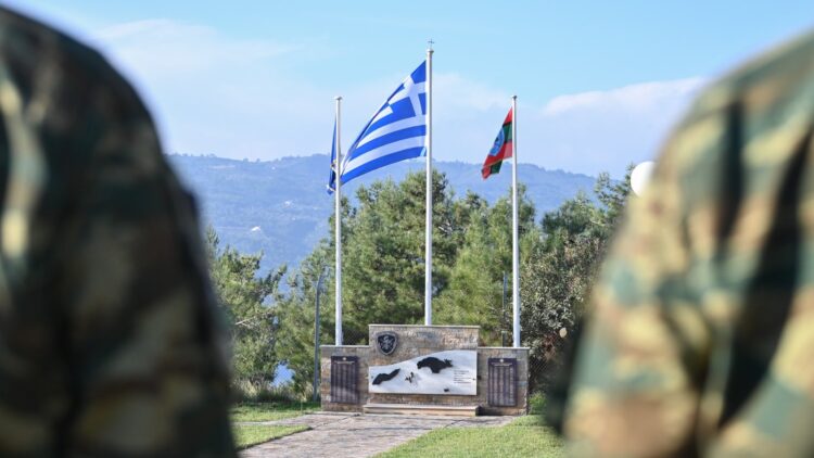 Ανταλλαγή ευχών του ΥΕΘΑ με τα Στελέχη της 79 ΜΕΘ στο νησί της Σάμου