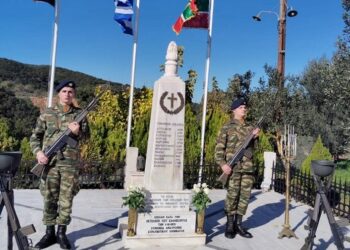 Eπιμνημόσυνη δέηση στο μνημείο των δώδεκα στρατιωτών,