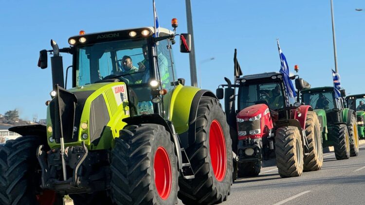 Αγρότες: Οκτάωρος αποκλεισμός του τελωνείου Ευζώνων με ενισχύσεις από Κιλκίς