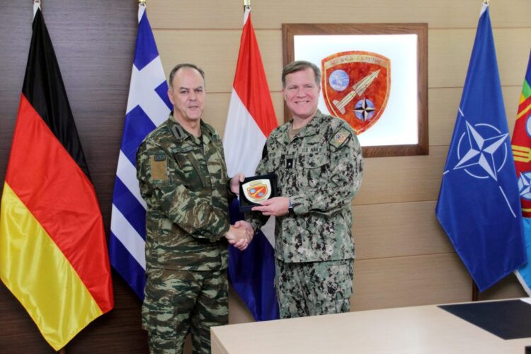 Eπίσκεψη στο NAMFI από τον Διοικητή της Περιοχής Ευρώπης, Αφρικής και Κεντρικής Αφρικής του Ναυτικού των ΗΠΑ