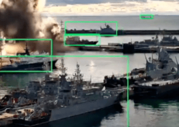 Ουκρανικά υποβρύχια drones έπληξαν ρωσικό υποβρύχιο στη Μαύρη Θάλασσα – H στιγμή της έκρηξης