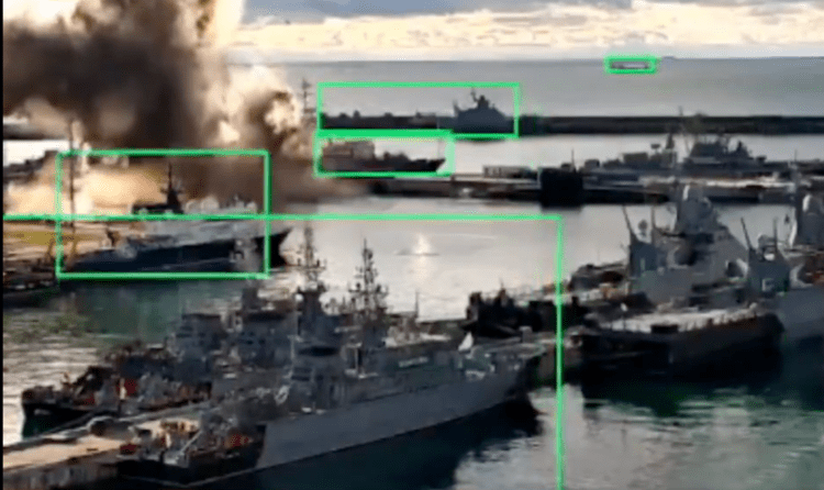 Ουκρανικά υποβρύχια drones έπληξαν ρωσικό υποβρύχιο στη Μαύρη Θάλασσα – H στιγμή της έκρηξης