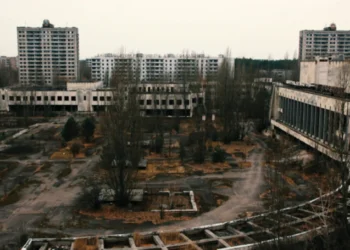 Ρωσικό drone έπληξε το προστατευτικό κέλυφος του Τσερνόμπιλ – Ανησυχία για τη μακροπρόθεσμη πυρηνική ασφάλεια