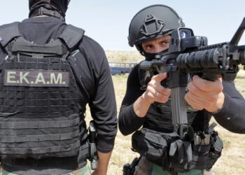 Τα παιδιά των ΕΚΑΜ τσουβάλιασαν τον …”Ρώσο Εκτελεστή της Greek Mafia” (video)