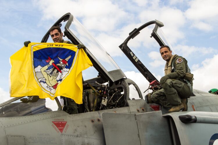 Ο Θεός του πολέμου Άρης, κρατώντας μία βόμβα…H Ιστορία της 338 Μοίρας