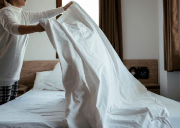 Ο απόλυτος οδηγός για να διαλέξεις το ιδανικό κουβερτοπάπλωμα και τα σεντόνια για κάθε εποχή