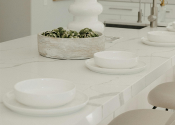 Ιδέες διακόσμησης που δίνουν στην κουζίνα σου πιο ζεστή και μοντέρνα αίσθηση