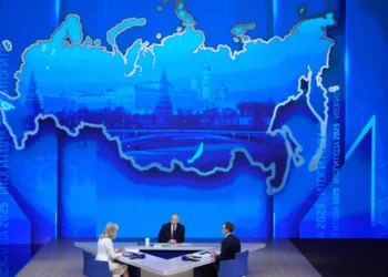 Αμετακίνητος ο Πούτιν στο εδαφικό της Ουκρανίας – Το μήνυμα με τον χάρτη πίσω του