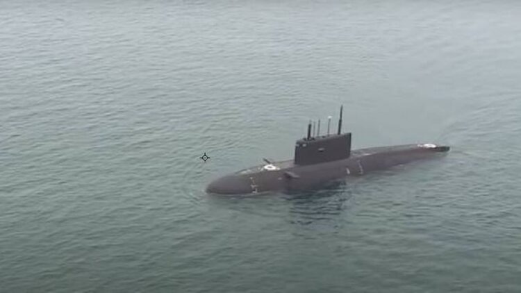 Ρωσικό υποβρύχιο συνόδευε κατασκοπευτικό πλοίο σε βρετανικά χωρικά ύδατα – Συναγερμός στο Λονδίνο