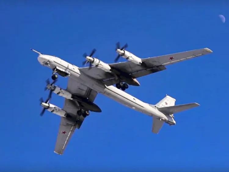 Ρωσικά στρατηγικά βομβαρδιστικά σε πτήση επίδειξης ισχύος βόρεια της Σκανδιναβίας