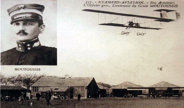 Ο Υπολοχαγός Μουτούσης υπερίπταται υπεράνω των τουρκικών οχυρών του Μπιζανίου, στην Ήπειρο.