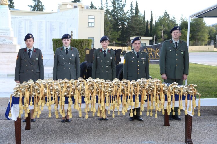 τελετή επίδοσης ξιφών σε περισσότερους από 180 αξιωματικούς του ΣΞ …Προερχόμενους εξ Υπαξιωματικών στην ΑΣΔΥΣ .