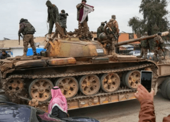 Ο συριακός στρατός ανακοίνωσε το Σάββατο ότι πήρε τον έλεγχο του στρατιωτικού αεροδρομίου της Τάκμπα, που ελέγχετoαπό κουρδικές δυνάμεις.