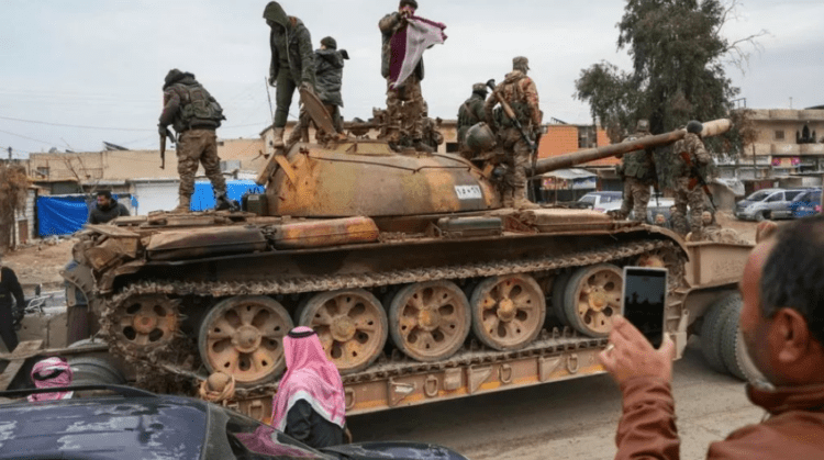 Ο συριακός στρατός ανακοίνωσε το Σάββατο ότι πήρε τον έλεγχο του στρατιωτικού αεροδρομίου της Τάκμπα, που ελέγχετoαπό κουρδικές δυνάμεις.