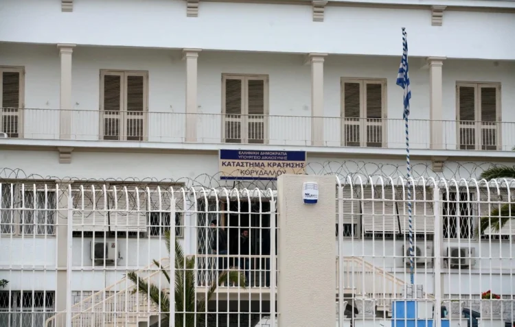 Έφοδος της ΕΛ.ΑΣ. στον Κορυδαλλό: Μαχαίρι, ναρκωτικά και κινητό σε κελιά