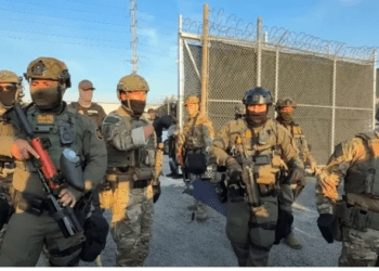 Σταδιακή αποχώρηση ομοσπονδιακών πρακτόρων της ICE  από τη Μινεάπολη