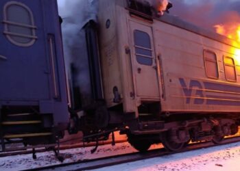 Πόλεμος στην Ουκρανία: Ρωσικό drone χτύπησε επιβατικό τρένο στο Χάρκοβο – Τέσσερις νεκροί, «τρομοκρατική ενέργεια» καταγγέλλει ο Ζελένσκι