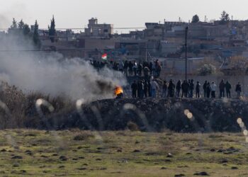 Συρία: Ανθρωπιστική βοήθεια στο Κομπάνι μετά το άνοιγμα δύο διαδρόμων από τον στρατό