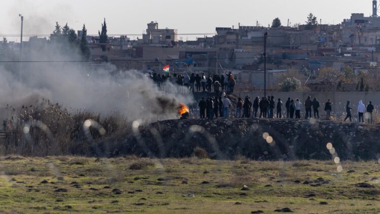 Συρία: Ανθρωπιστική βοήθεια στο Κομπάνι μετά το άνοιγμα δύο διαδρόμων από τον στρατό