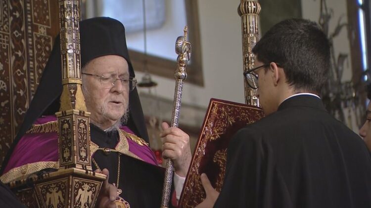 Live η Πατριαρχική Δοξολογία στο Φανάρι…Ρίψη του Τιμίου Σταυρού στα νερά του Κεράτιου Κόλπου.