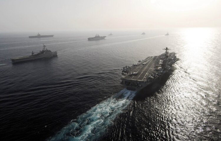 Η κινητοποίηση των αμερικανικών δυνάμεων και οι ιρανικές στρατιωτικές ασκήσεις στα Στενά του Ορμούζ