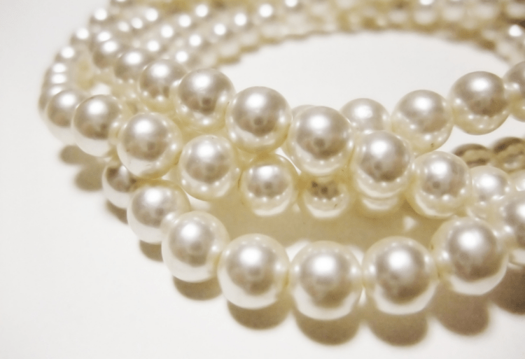 5 στυλάτοι τρόποι να φορέσεις κολιέ με πέρλες και να δείχνεις πιο σύγχρονη από ποτέ