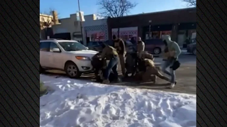 Μινεάπολη: Βίντεο σοκ δείχνει συνοριοφύλακες να χτυπούν και να εκτελούν διαδηλωτή