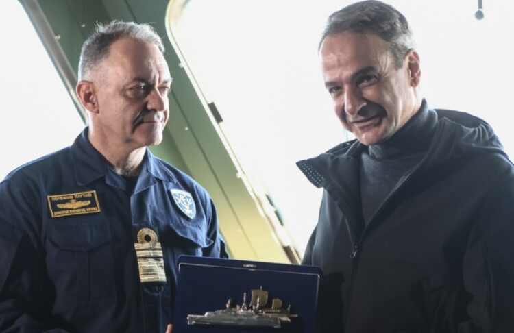 Μητσοτάκης από τη φρεγάτα «Κίμων»: Χρέος μου να παραδώσω μια Ελλάδα πιο ασφαλή