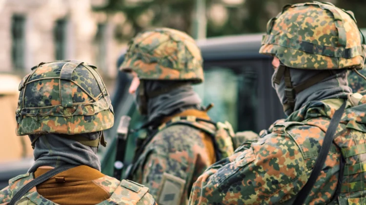 Ενωμένο μέτωπο κατά Τραμπ: Οι 8 χώρες απαντούν στους δασμούς για τη Γροιλανδία – Αιφνίδια αποχώρηση της Bundeswehr