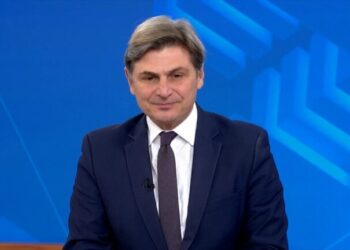 Φαραντούρης εκτός ευρωομάδας ΣΥΡΙΖΑ – Του ζητούν να παραδώσει την έδρα μετά το άνοιγμα προς Καρυστιανού