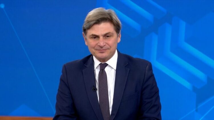 Φαραντούρης εκτός ευρωομάδας ΣΥΡΙΖΑ – Του ζητούν να παραδώσει την έδρα μετά το άνοιγμα προς Καρυστιανού