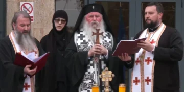 Τρισάγιο στην Τιμισοάρα για τους επτά φιλάθλους του ΠΑΟΚ – Έφτασε το C-130 για τον επαναπατρισμό των σορών