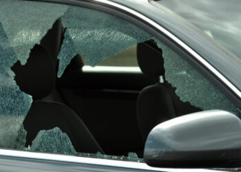 Στον Ανακριτή οδηγείται Οπλίτης … που «γάζωσε» το σπίτι και το αυτοκίνητο του 35χρονου.