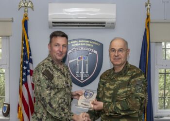 Στον Διοικητή της Αμερικανικής Βάσης στη Σούδα…Ο Διοικητής του ΠΒΚ