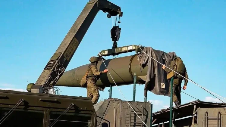 Ρωσικός ισχυρισμός για πυρηνική βόμβα στην Ουκρανία – Σφοδρή διάψευση από Παρίσι και Κίεβο