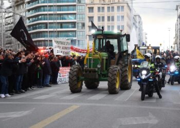 Μπήκαν στην πόλη τα Τρακτέρ …Στο Σύνταγμα οι Αγρότες