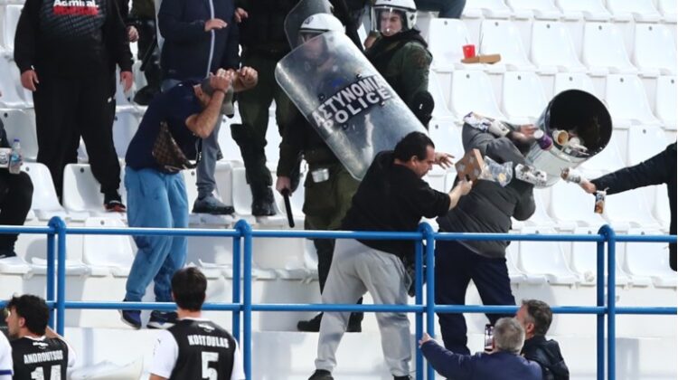 Σύλληψη -3- ατόμων κατά τη διάρκεια  ποδοσφαιρικού αγώνα σε γήπεδο της Αττικής