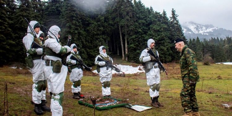 Ο Α/ΓΕΣ παρακολούθησε τη χειμερινή εκπαίδευση των Σπουδαστών της ΣΜΥ στο Περτούλι