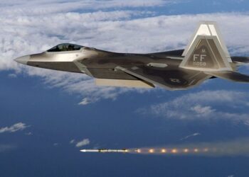 F-22 Raptor στο Ισραήλ: Επίδειξη αμερικανικής ισχύος πριν τη σύγκρουση με το Ιράν