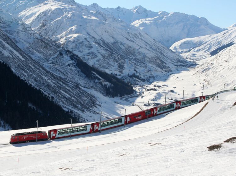 Ελβετία: Εκτροχιασμός τρένου στο Βαλαί μετά από κατολίσθηση – Πολλοί τραυματίες