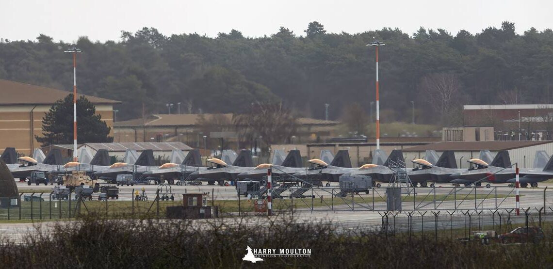 Αμερικανικά Μαχητικά πλημμύρισαν τη Βάση της Σούδας (vid)