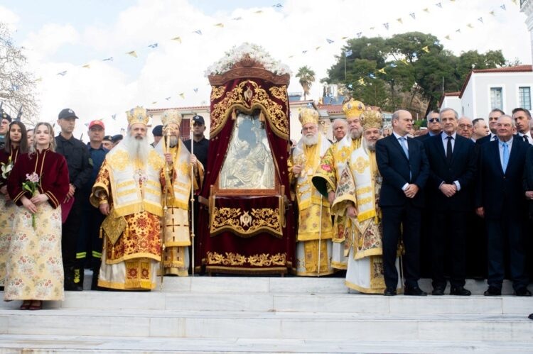 Με λαμπρότητα και κατάνυξη γιορτάζει η Καλαμάτα την προστάτιδα και πολιούχο της, Παναγία Υπαπαντή