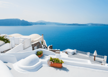 9 Εμπειρίες στη Σαντορίνη που Πρέπει να Ζήσεις (Πέρα από το Ηλιοβασίλεμα)