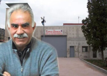 Οτσαλάν: «Νέα πολιτική εποχή» στην Τουρκία – Το μήνυμα προς το κράτος ένα χρόνο μετά την έκκληση για διάλυση του PKK