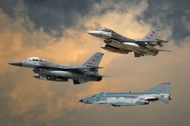 Τουρκικές Παραβιάσεις: F-16 και F-4 σε Κεντρικό και Νοτιοανατολικό Αιγαίο