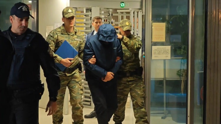 Προφυλακίστηκε ο σμήναρχος της ΠΑ για κατασκοπεία υπέρ της Κίνας – Οκτώ ώρες απολογία στο Αεροδικείο