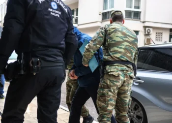 Προφυλακίστηκε ο σμήναρχος της ΠΑ για κατασκοπεία υπέρ της Κίνας – Οκτώ ώρες απολογία στο Αεροδικείο